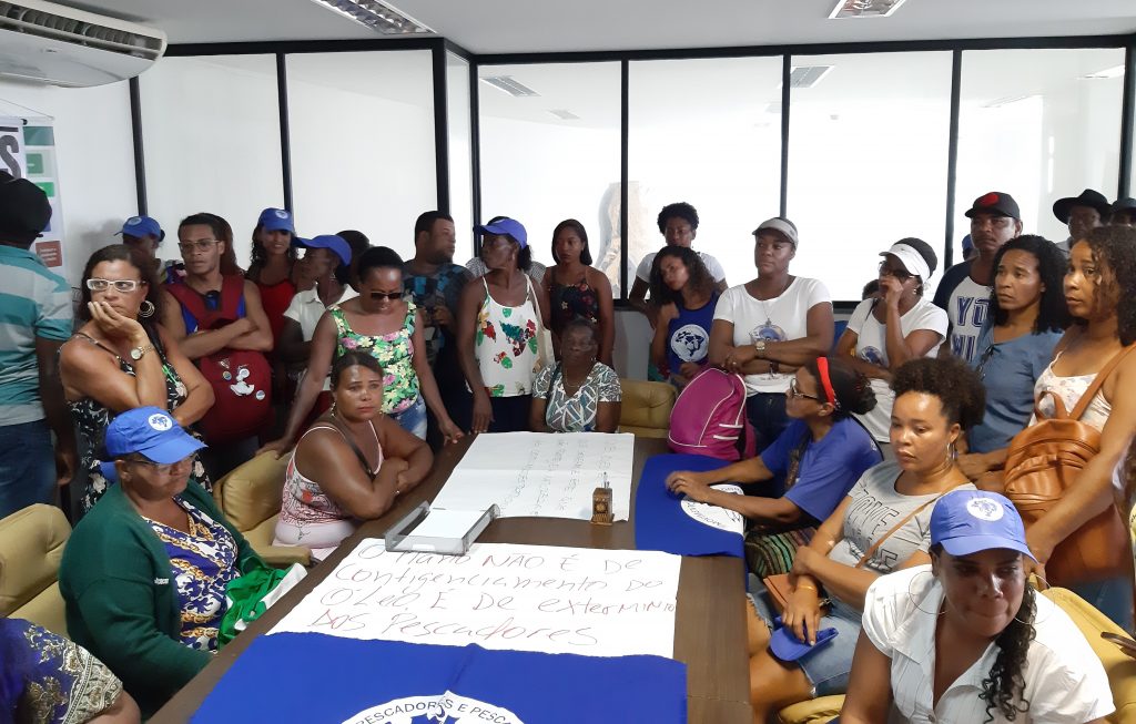 Movimento de Pescadores/as ocupam sede do IBAMA, em Salvador, para cobrar medidas sobre derramamento de óleo no estado da Bahia.