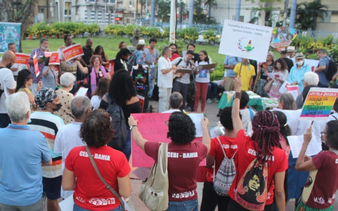 Organizações baseadas na fé, pastorais e movimentos sociais realizam ato em defesa da Democracia na Praça da Piedade, em Salvador