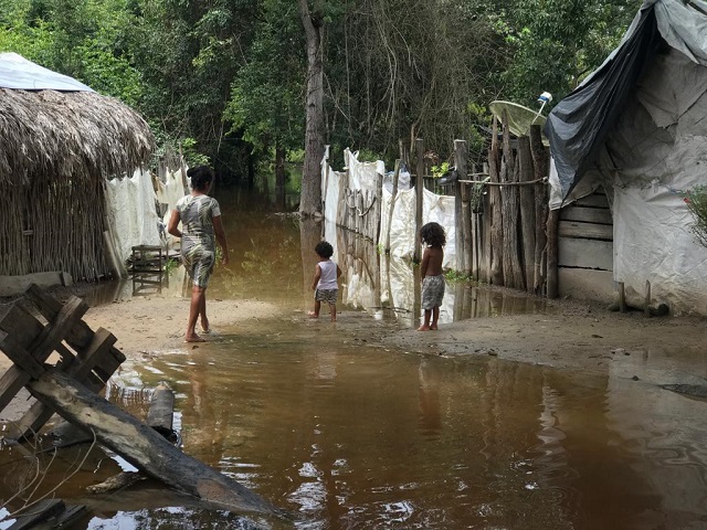 Em meio a enchentes e à luta pelo território, povo Krahô  recebe apoio emergencial da CESE